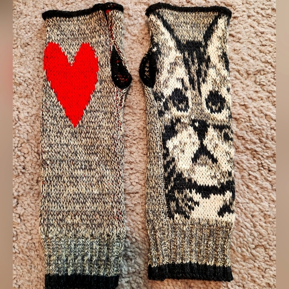 Cat Design Fingerless Gloves - Picture 1 of 7